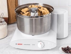 Cinnamon raisin bread dough in Bosch Universal Plus mixer 博世搅拌器与不锈钢碗