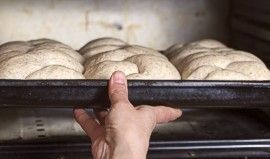 发酵好的面团进入烤箱