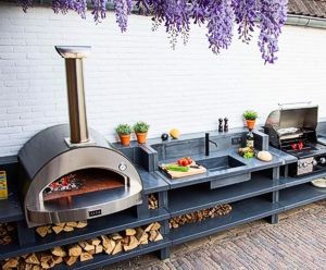 阿尔法福尼户外厨房与木材燃烧烤箱