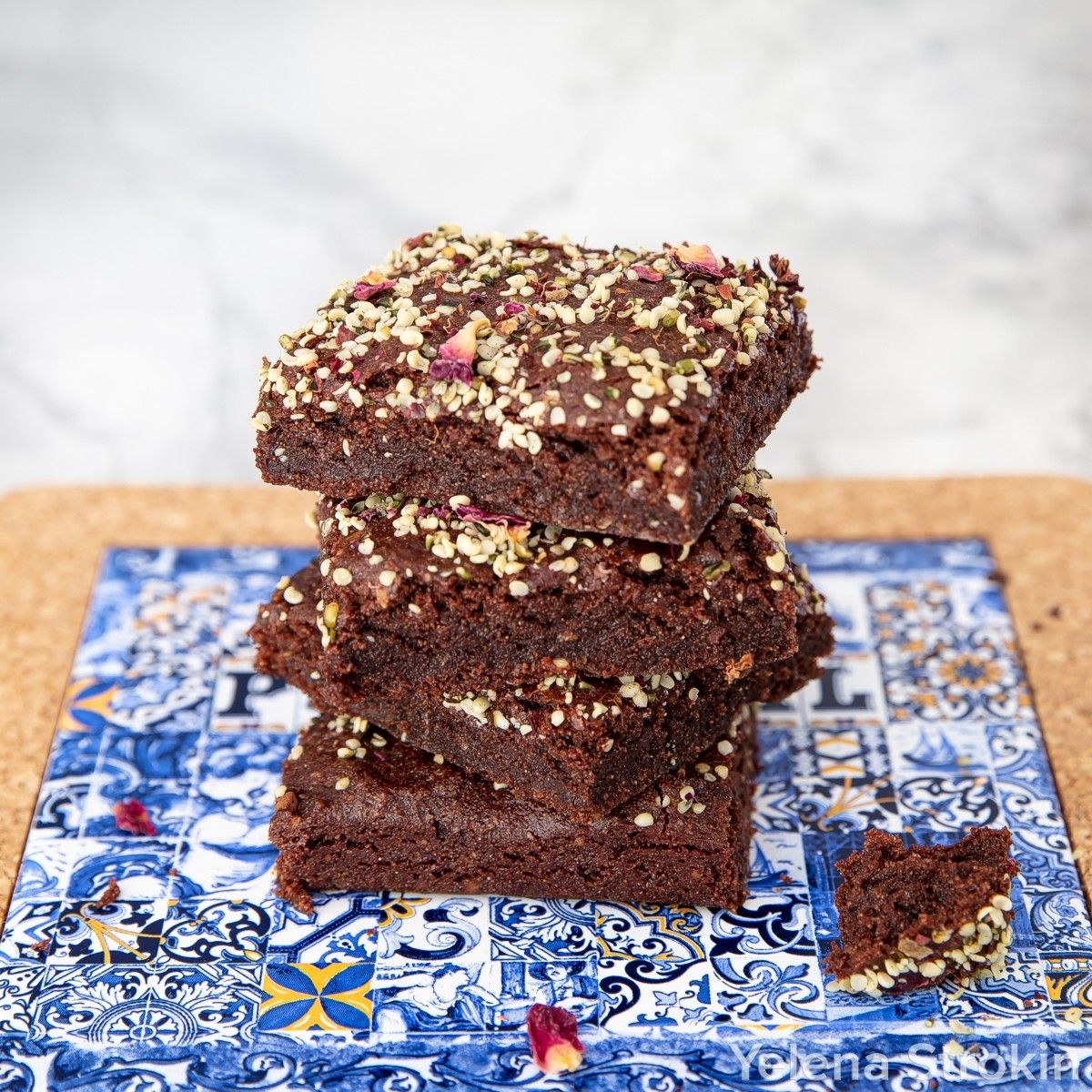 Teff brownies with sesame seeds 芝麻籽苔芙布朗尼